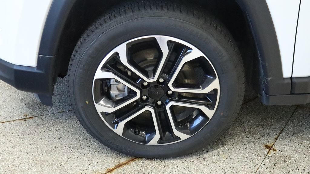 Thumbnail: 2023 Jeep Compass - 14