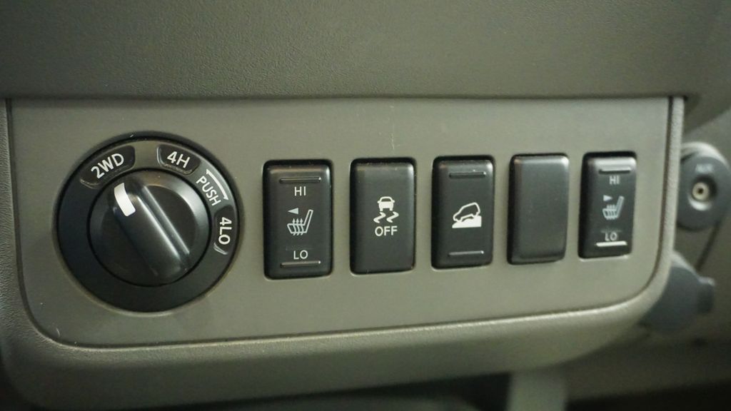 Thumbnail: 2012 Nissan Frontier - 27