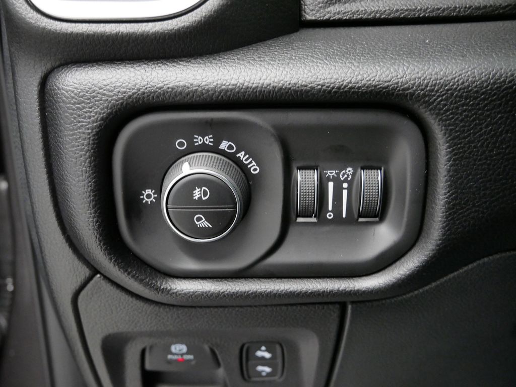 Thumbnail: 2026 RAM 1500 - 20