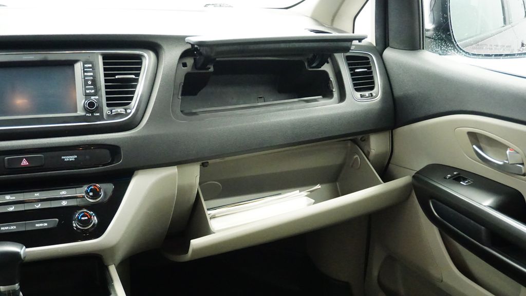 Thumbnail: 2020 Kia Sedona - 23