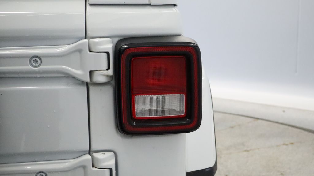 Thumbnail: 2021 Jeep Wrangler - 14