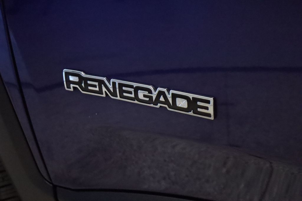 Thumbnail: 2018 Jeep Renegade - 17