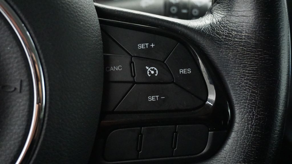 Thumbnail: 2016 Jeep Renegade - 50