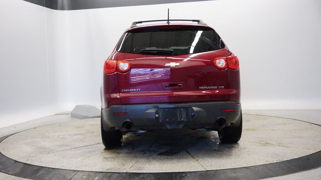 Thumbnail: 2009 Chevrolet Traverse - 3