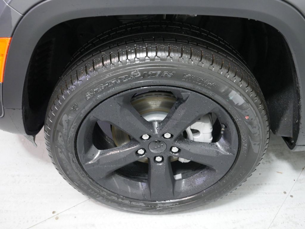 Thumbnail: 2025 Jeep Grand Cherokee - 21