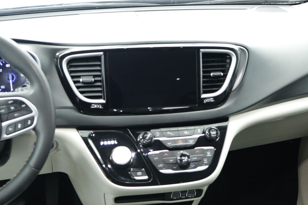 Thumbnail: 2023 Chrysler Pacifica - 26