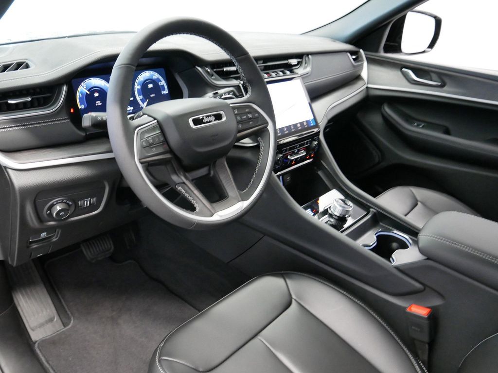 Thumbnail: 2025 Jeep Grand Cherokee - 6