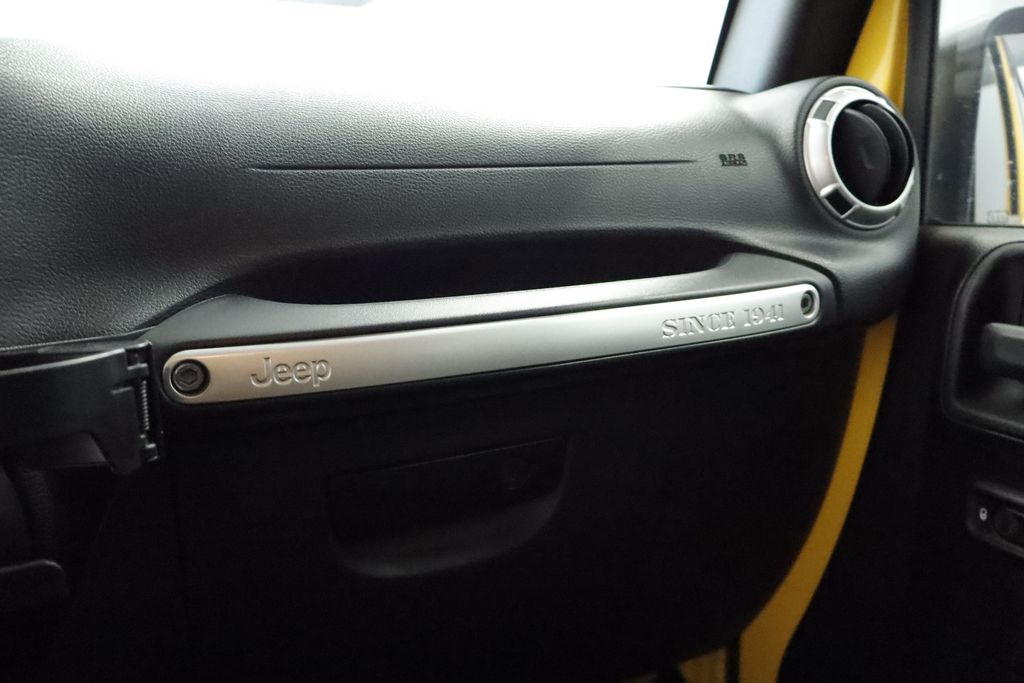 Thumbnail: 2015 Jeep Wrangler - 29