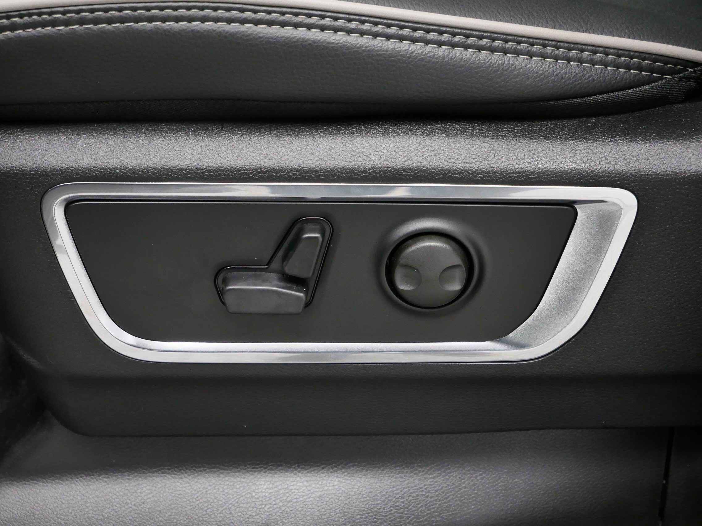 Thumbnail: 2026 RAM 1500 - 18