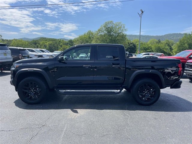 2025 Chevrolet Colorado Trail Boss photo 2
