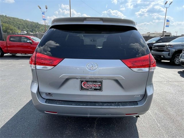 2013 Toyota Sienna XLE photo 3