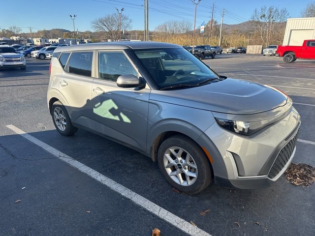 2023 Kia Soul LX's photo
