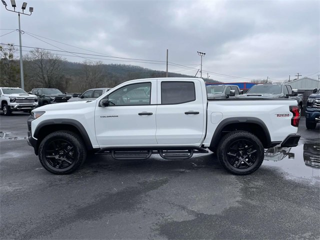 2025 Chevrolet Colorado Trail Boss photo 2
