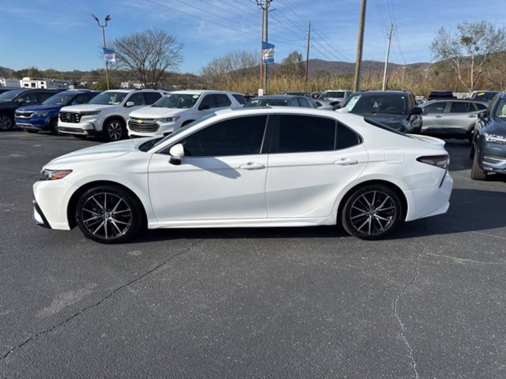 Used 2024 Toyota Camry Hybrid SE Sedan