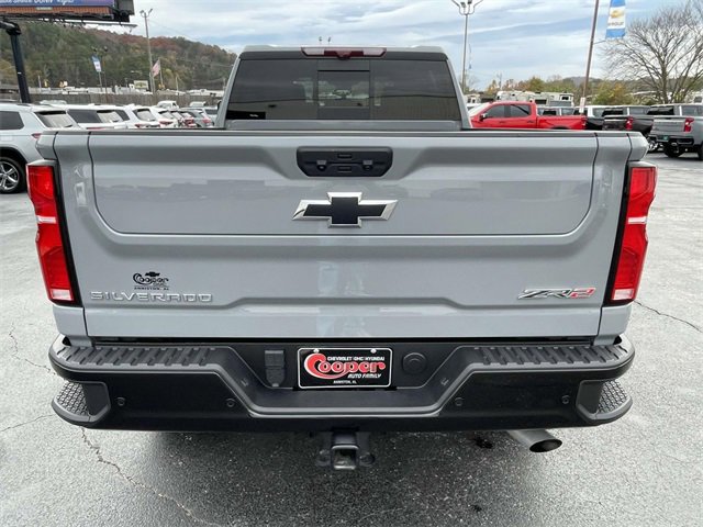2025 Chevrolet Silverado 2500HD ZR2 photo 3
