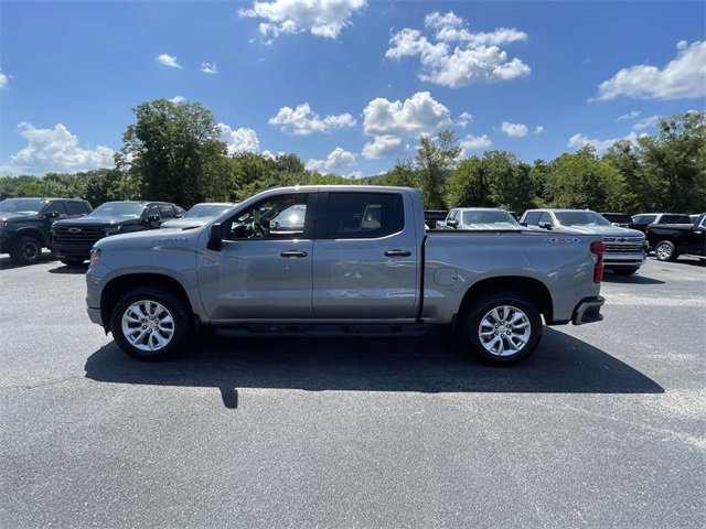 2025 Chevrolet Silverado 1500 Custom photo 2