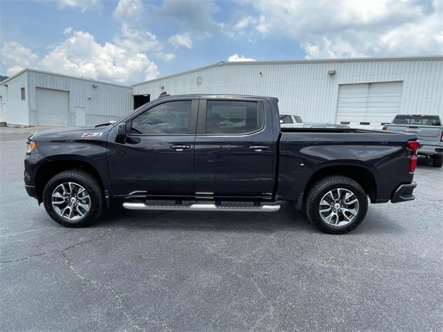 2023 Chevrolet Silverado 1500 RST photo 2