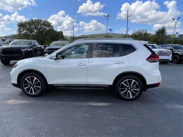 2017 Nissan Rogue SL photo 2