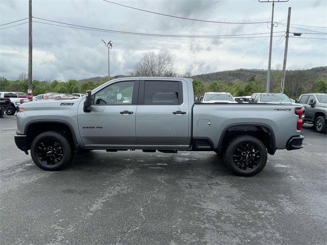 2025 Chevrolet Silverado 2500HD Custom photo 2