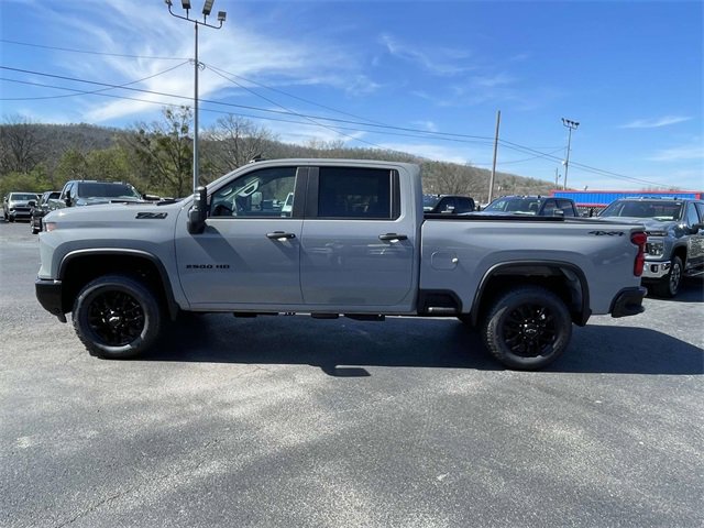 2025 Chevrolet Silverado 2500HD Custom photo 2