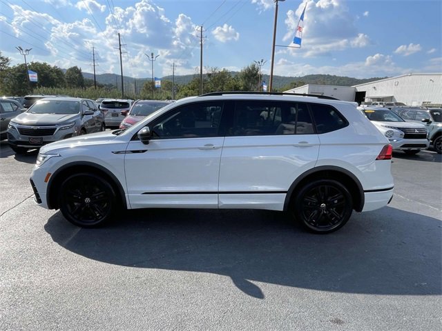 2022 Volkswagen Tiguan SE R-Line Black photo 2