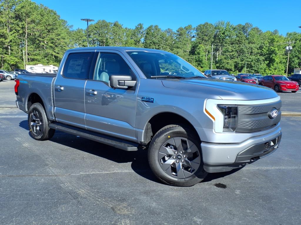2025 Ford F-150 Lightning Flash's photo