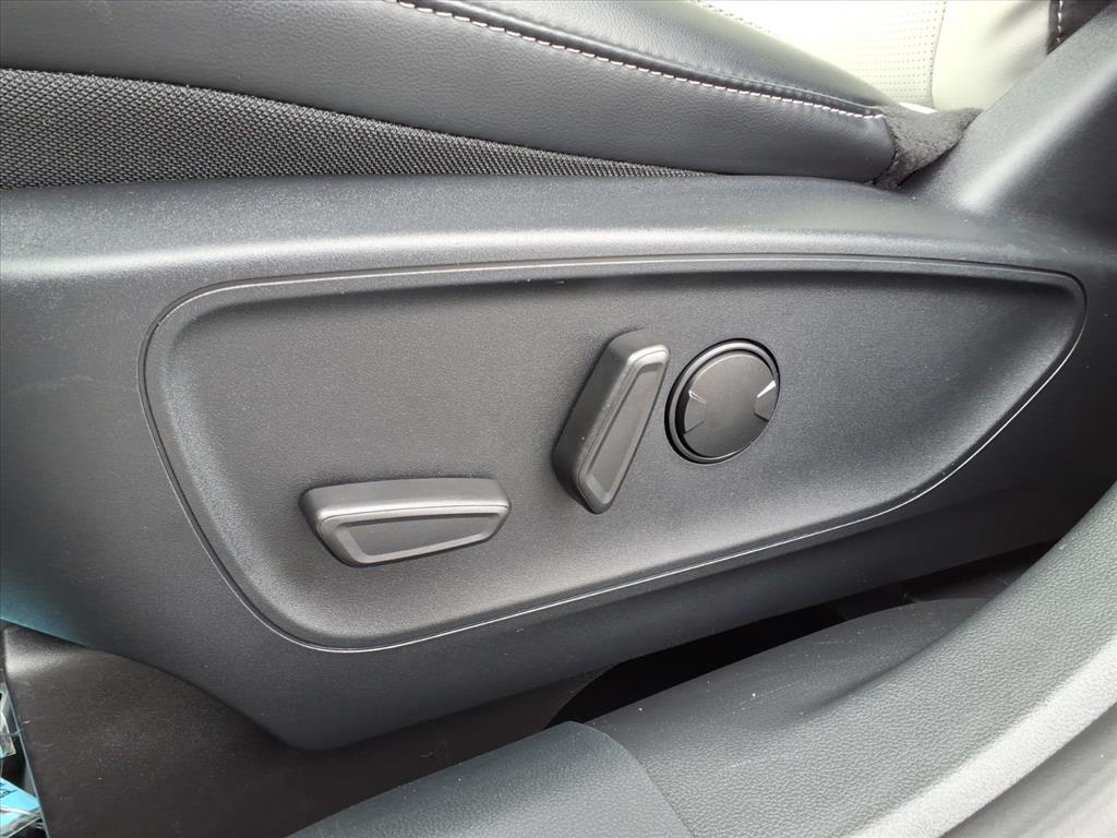 2025 Ford Escape Platinum photo 4