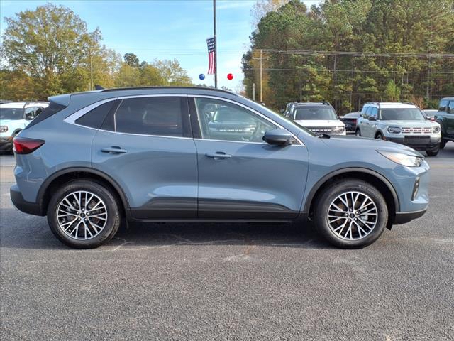 2025 Ford Escape Base photo 3