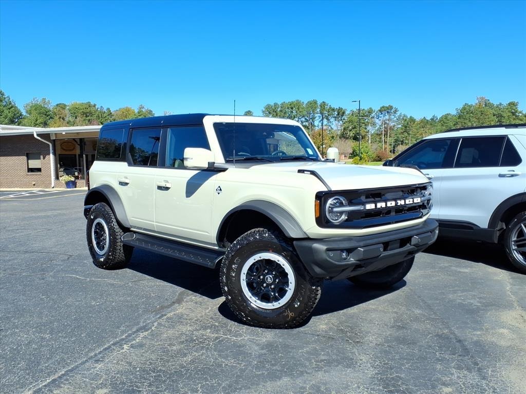 New 2025 Ford Bronco Outer Banks SUV
