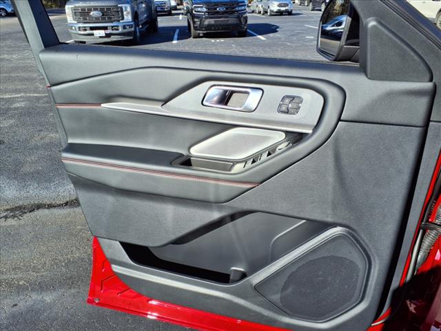 2025 Ford Explorer ST photo 4