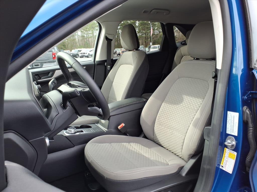 2022 Ford Escape SE photo 2