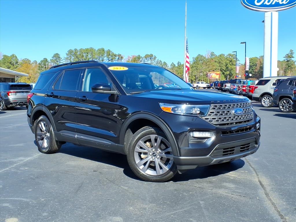 2023 Ford Explorer XLT's photo