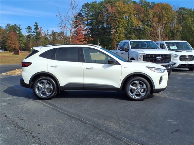 2025 Ford Escape ST-Line photo 3