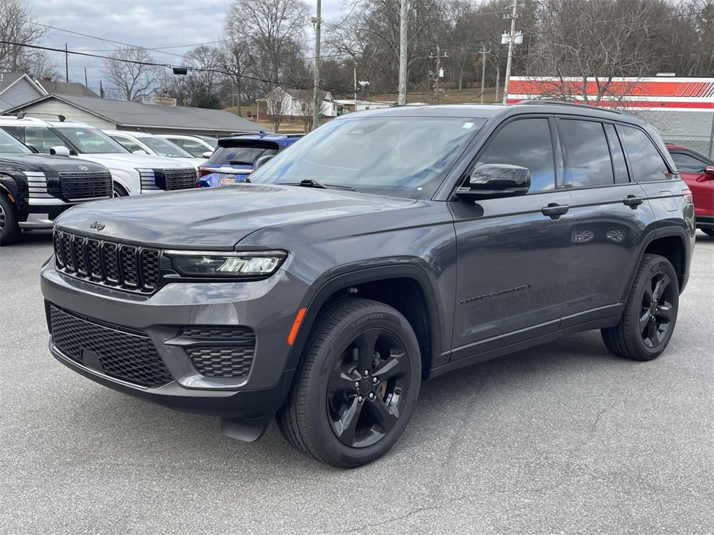 2022 Jeep Grand Cherokee Altitude's photo