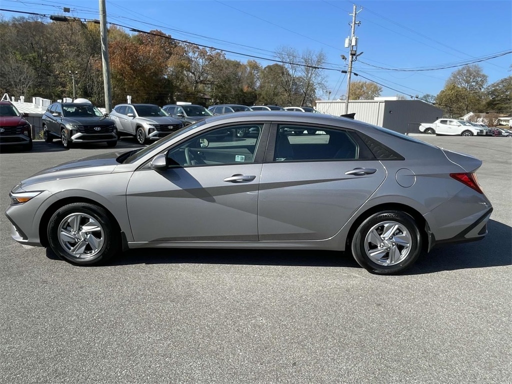 Certified 2024 Hyundai Elantra SE Sedan
