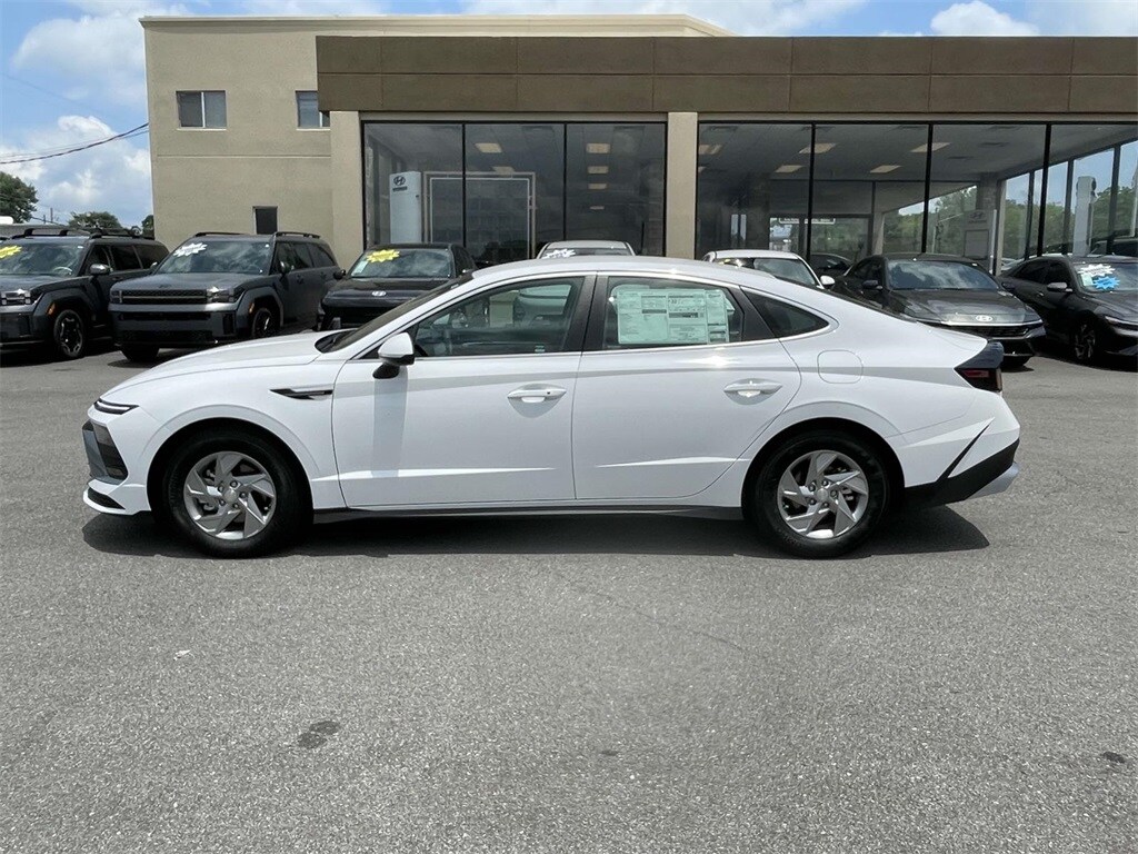 2025 Hyundai Sonata SE photo 2