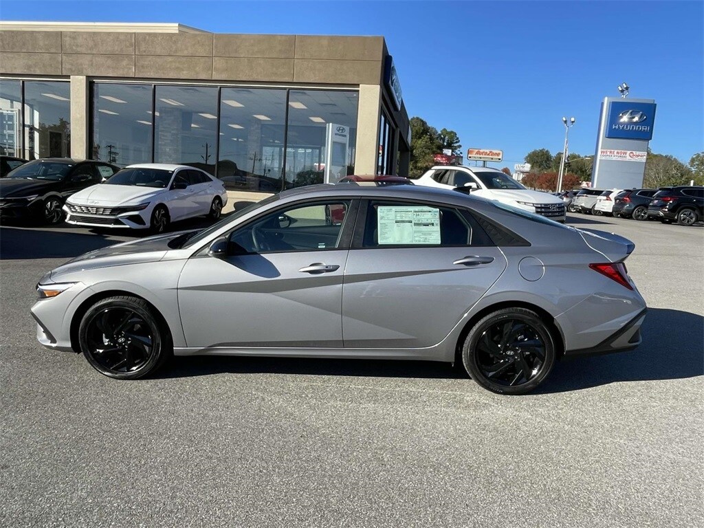 2026 Hyundai Elantra SEL Sport photo 2