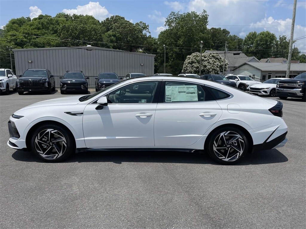 2025 Hyundai Sonata SEL Convenience photo 2
