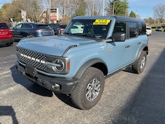 2025 Ford Bronco Badlands 4x4 with Black Painted Hard Top Badlands  Advanced 4x4