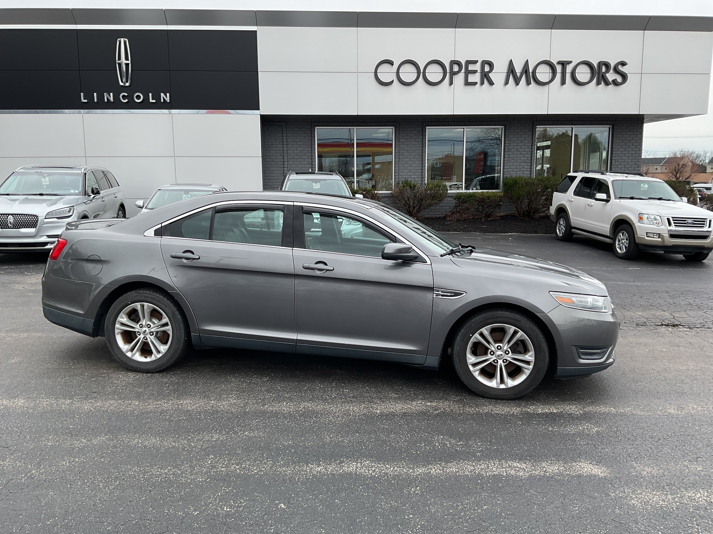 2013 Ford Taurus SEL - Photo 9