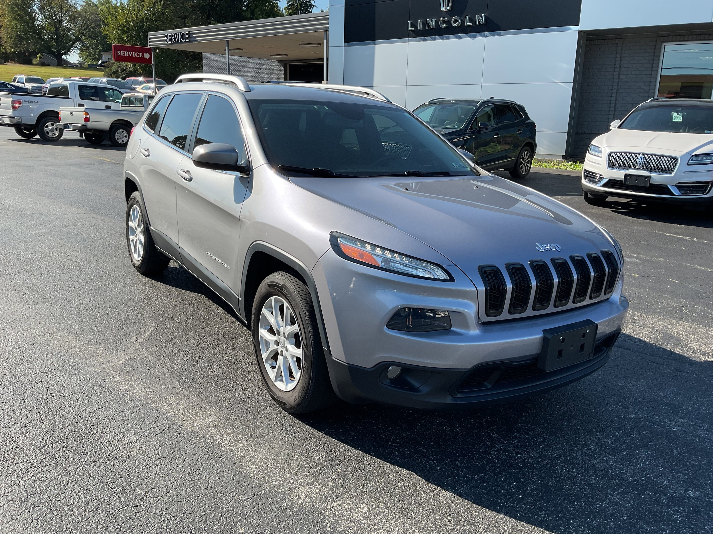 Used 2017 Jeep Cherokee Latitude with VIN 1C4PJMCBXHW536785 for sale in Hanover, PA