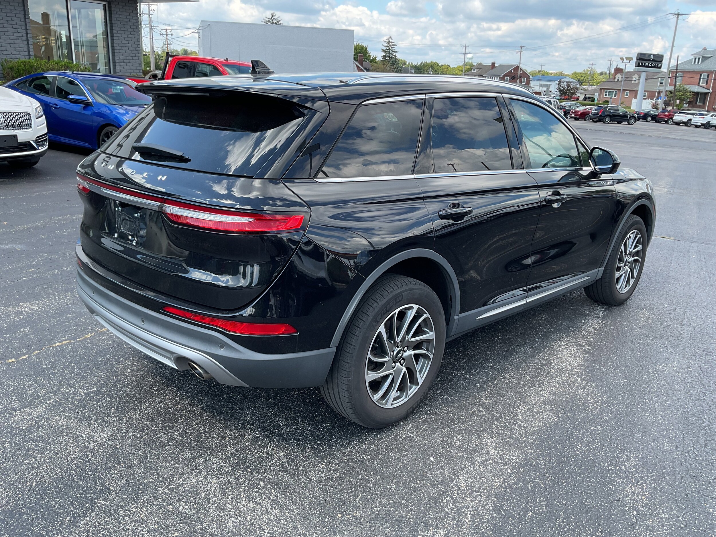 2021 Lincoln Corsair Standard photo 4