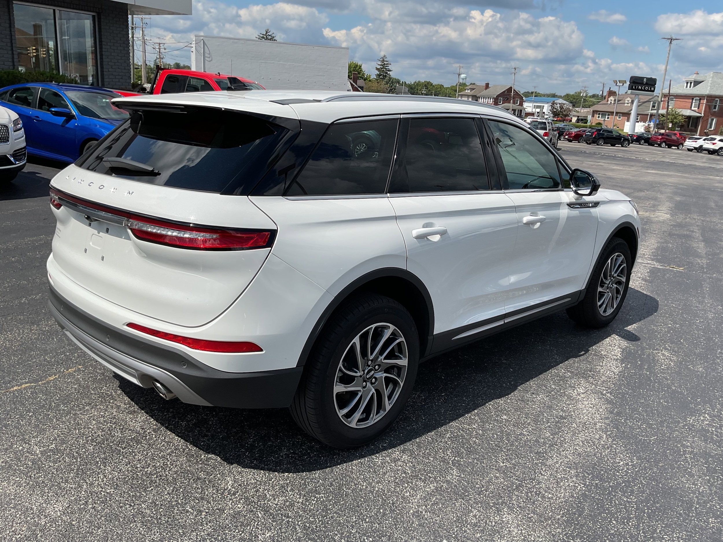 2022 Lincoln Corsair Standard photo 4
