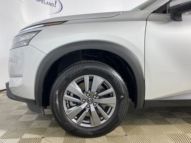 2025 Nissan Pathfinder SV - Photo 29