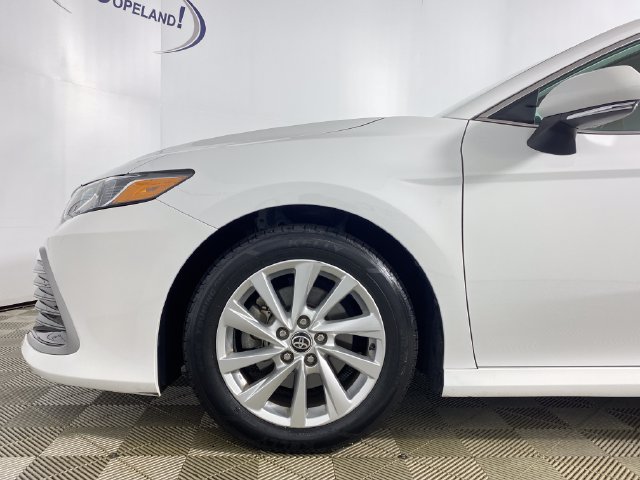 2021 Toyota Camry LE - Photo 30