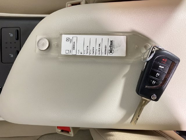 2021 Toyota Camry LE - Photo 32