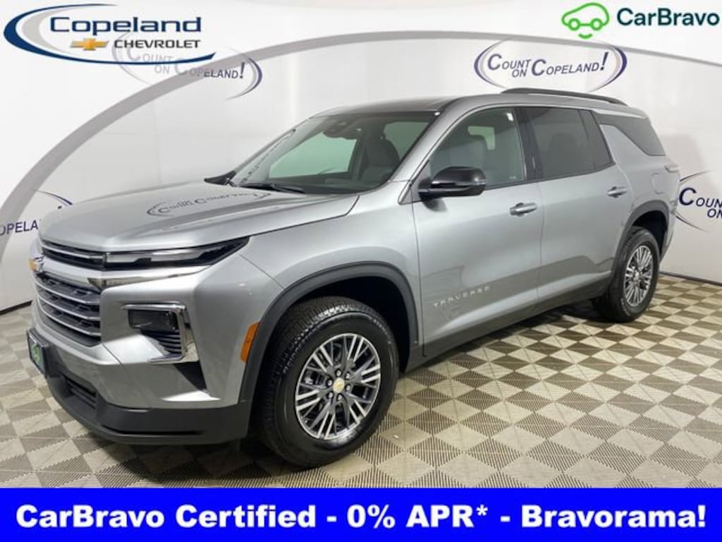 Used 2025 Chevrolet Traverse LT SUV