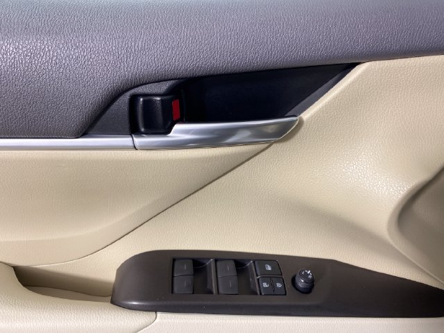 2021 Toyota Camry LE - Photo 14