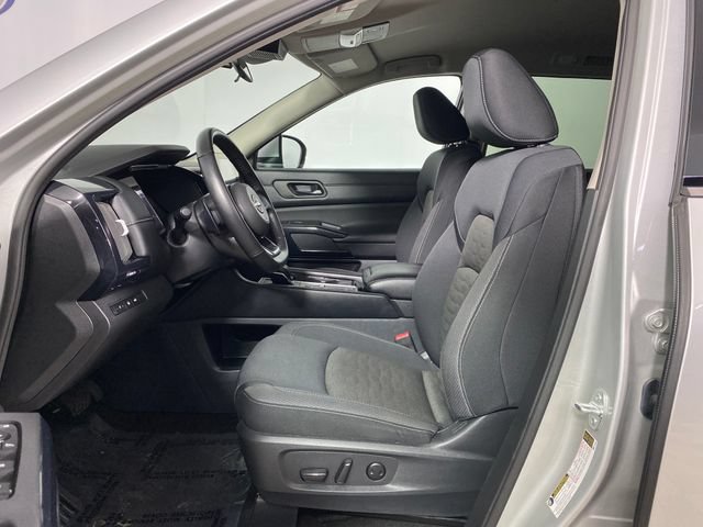 2025 Nissan Pathfinder SV - Photo 11