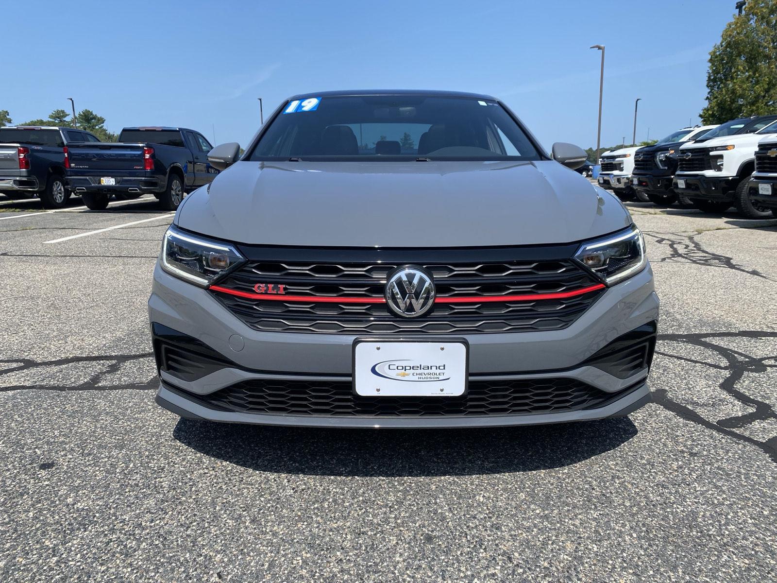 2019 Volkswagen Jetta GLI 2.0T S photo 2